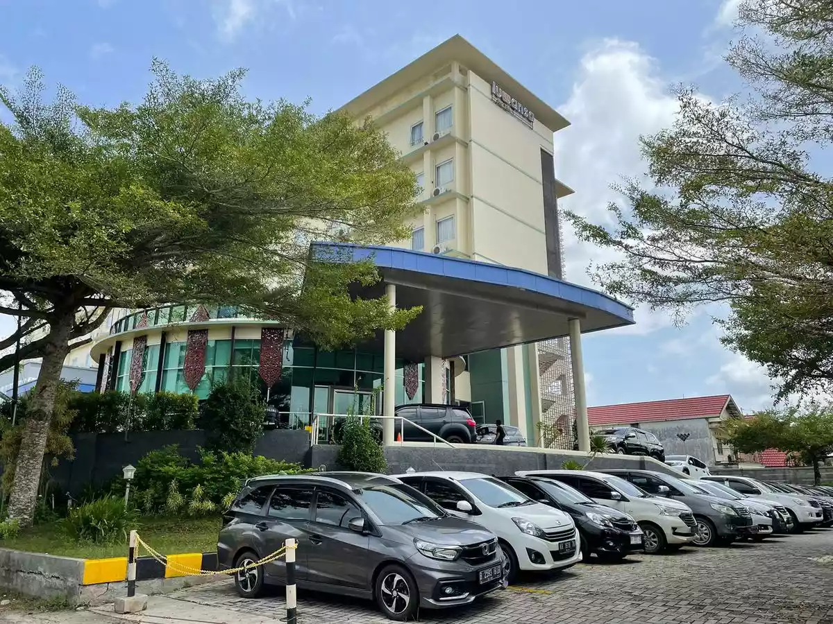 HOTEL LUWANSA (2)